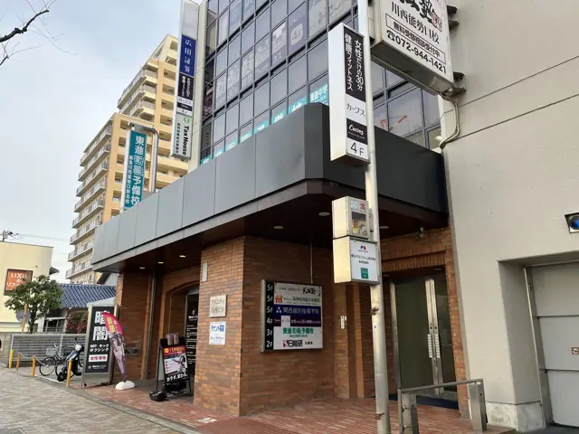 カーブス川西能勢口駅前