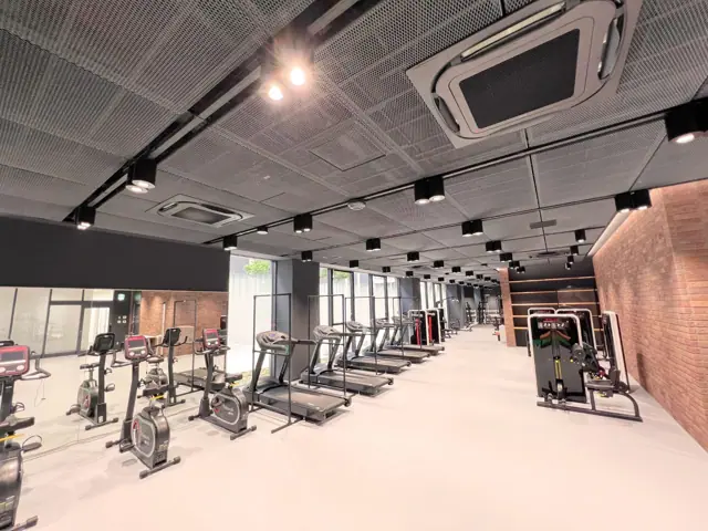 神戸市立磯上体育館 トレーニング室