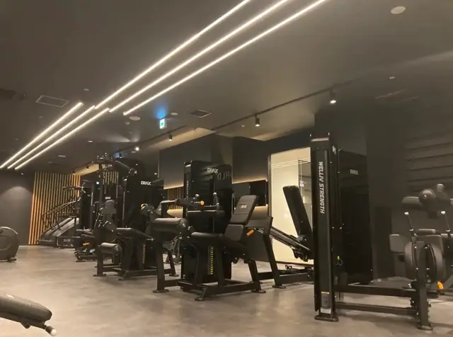 ワールドプラスジムプレミアム 夙川店