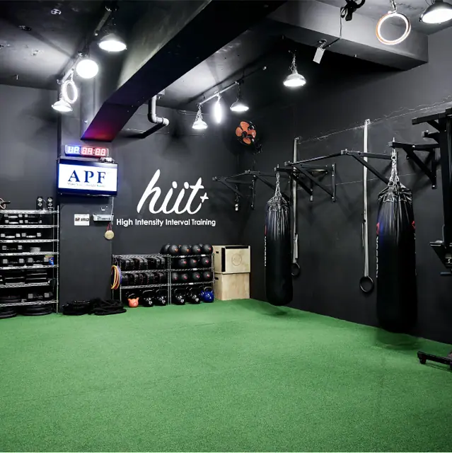 HIIT Plus 心斎橋店