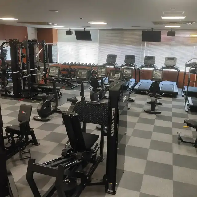 大阪市立平野屋内プール トレーニング場