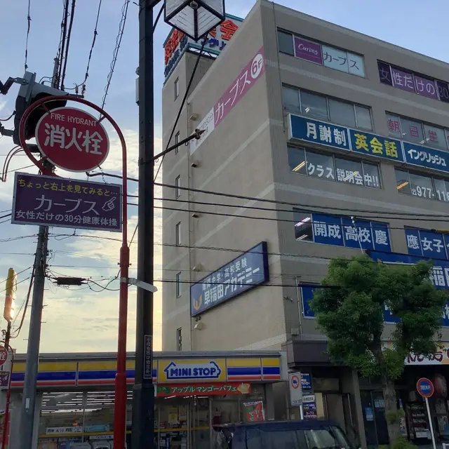 カーブスせんげん台駅前